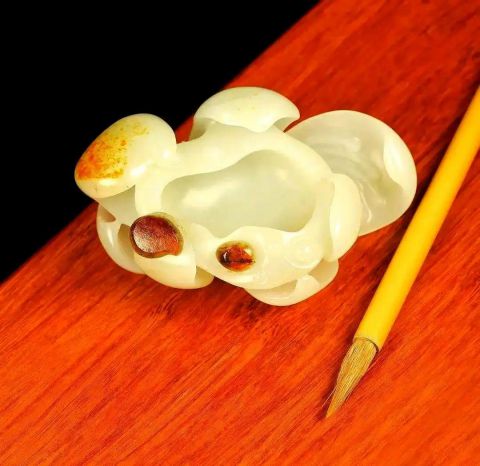 某红书玉石穿搭掀新中式风潮,三类和田玉挂件戴一年增值50%,年轻藏家